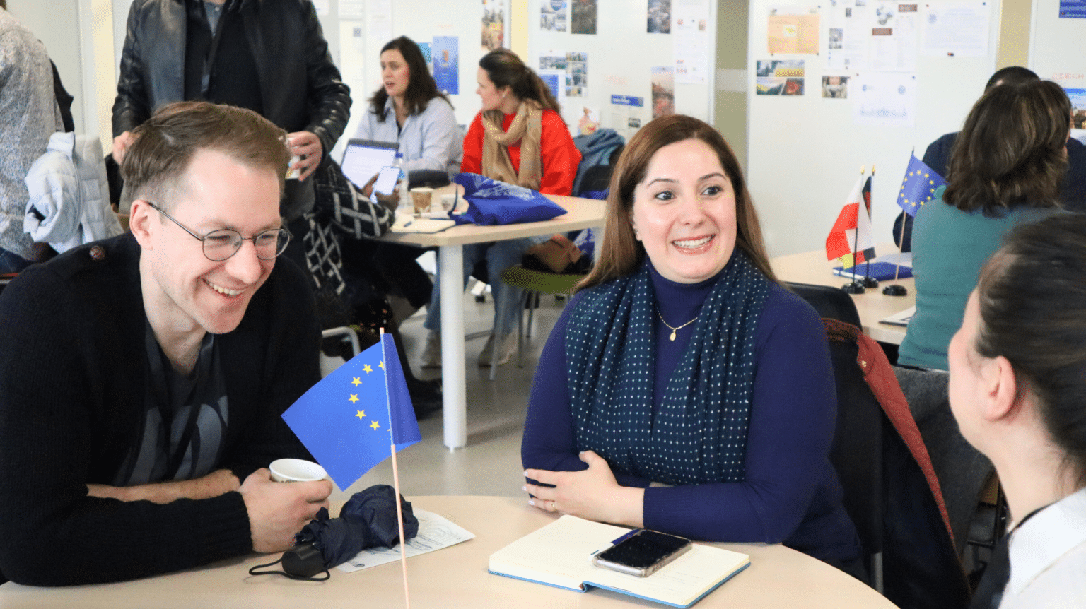 Poised Cours International Borderlessness